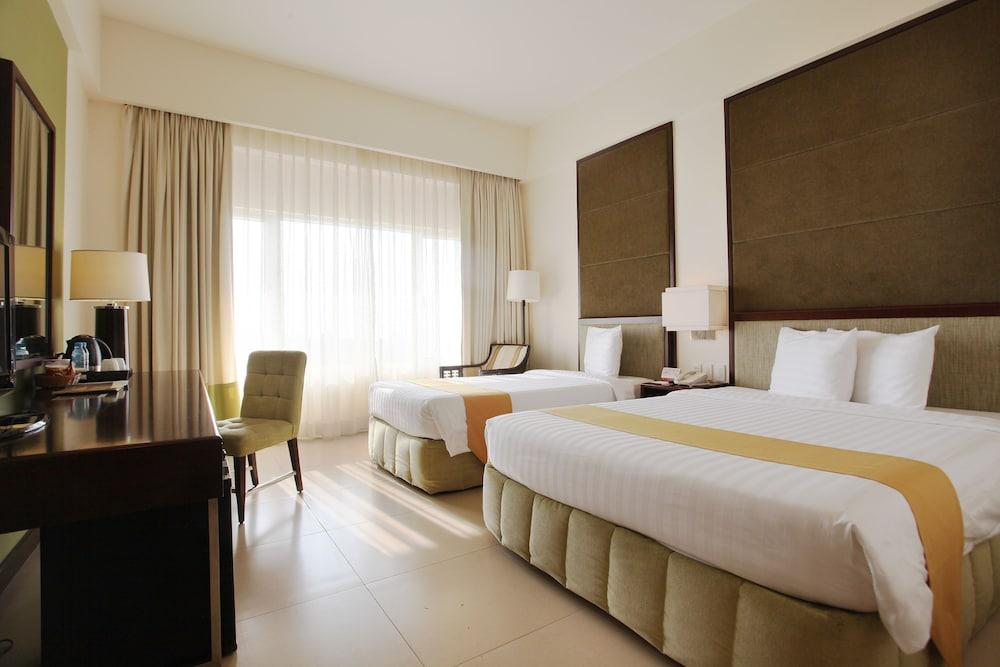 Taal Vista Hotel Tagaytay City Exterior foto A room at the hotel