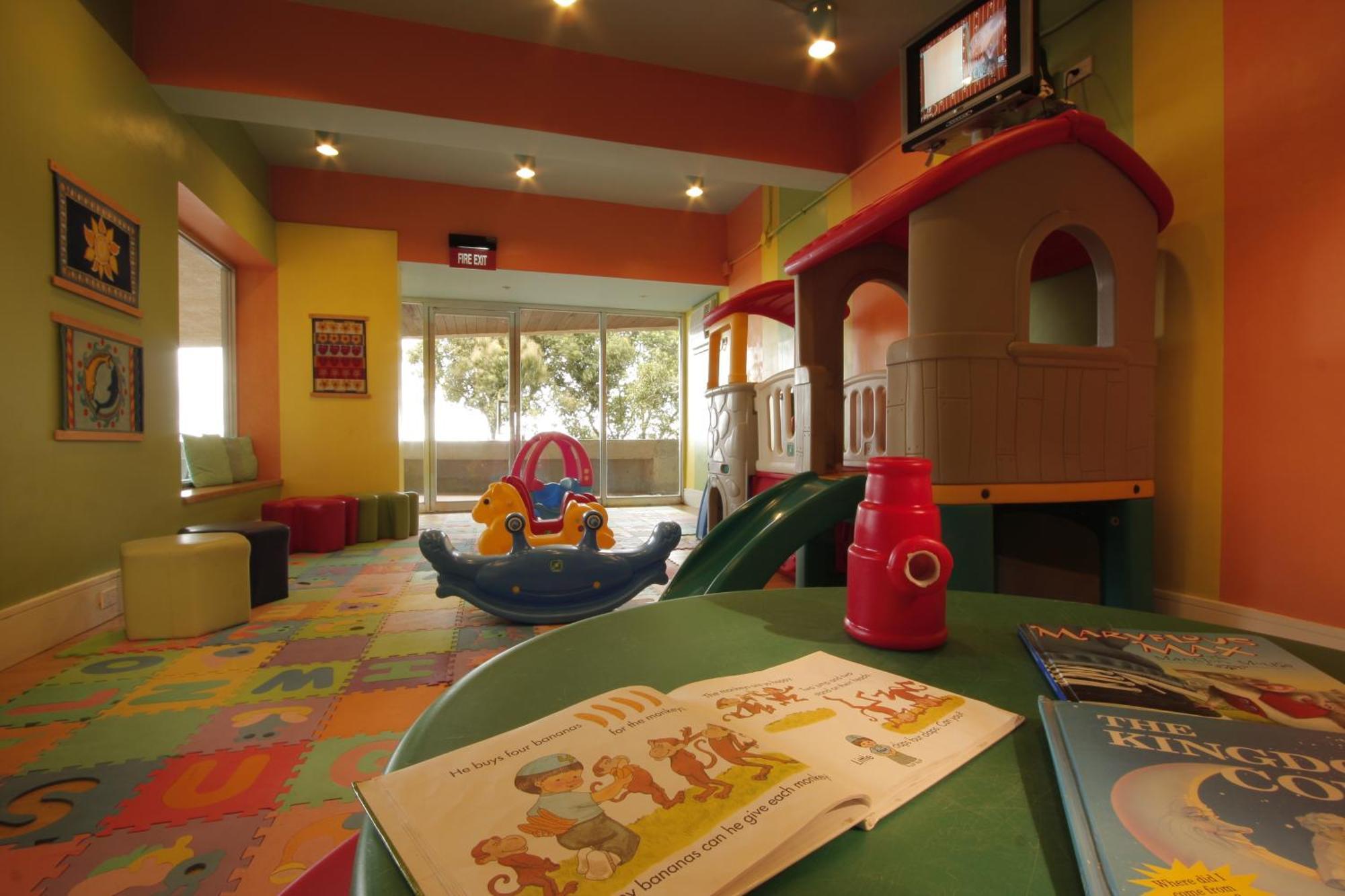 Taal Vista Hotel Tagaytay City Exterior foto A children's area at a hotel
