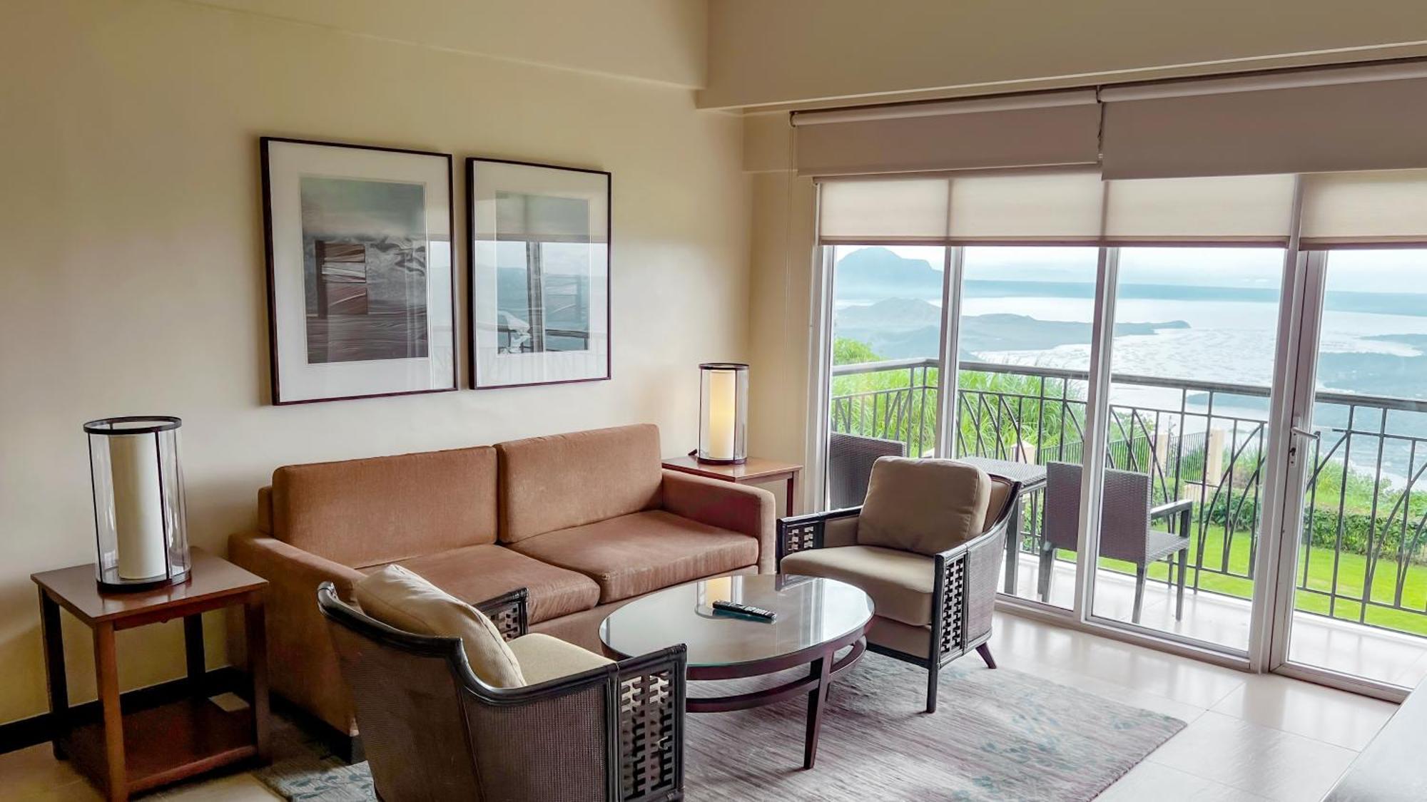 Taal Vista Hotel Tagaytay City Exterior foto Living room