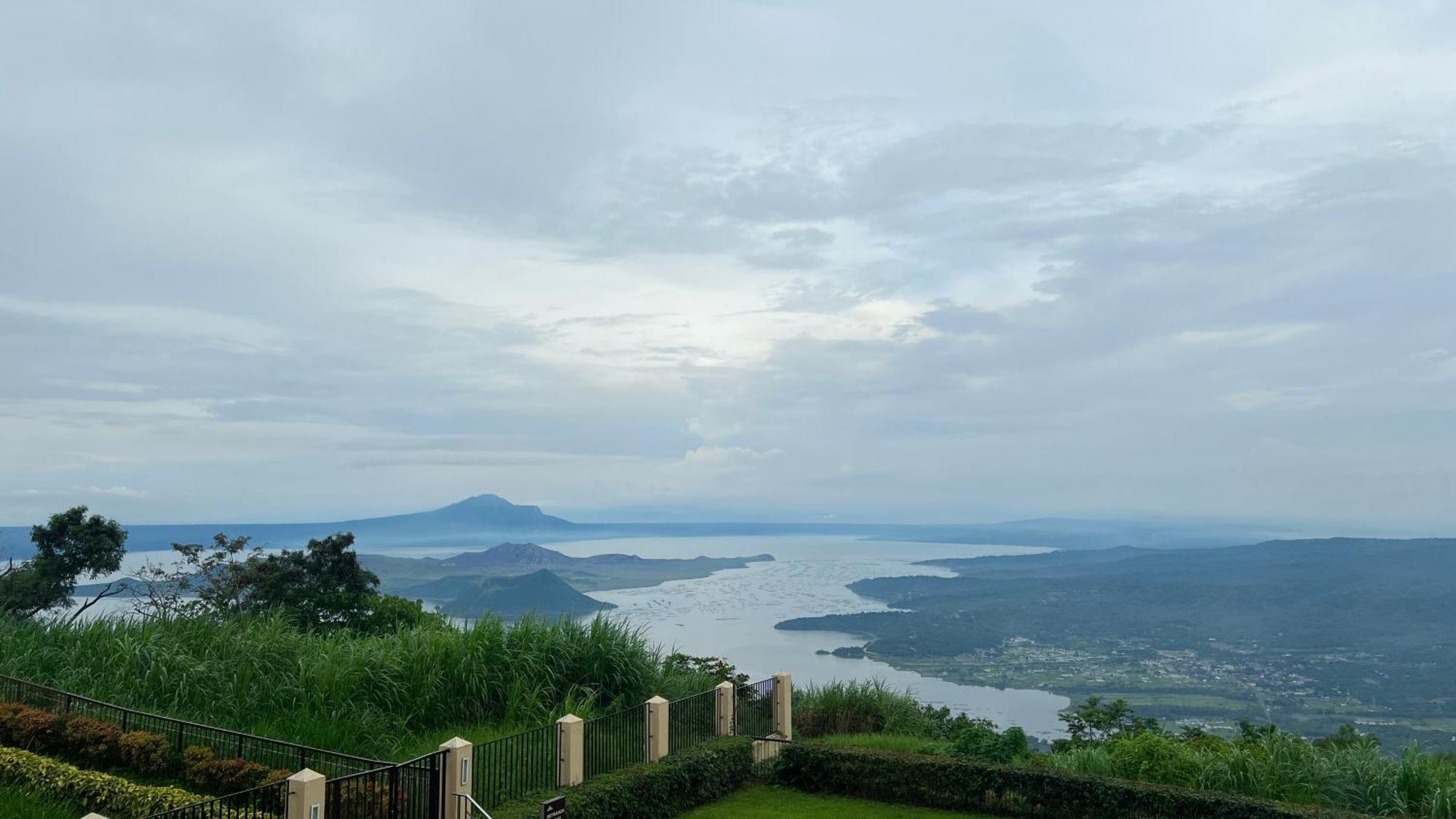Taal Vista Hotel Tagaytay City Exterior foto View of the lake from the resort