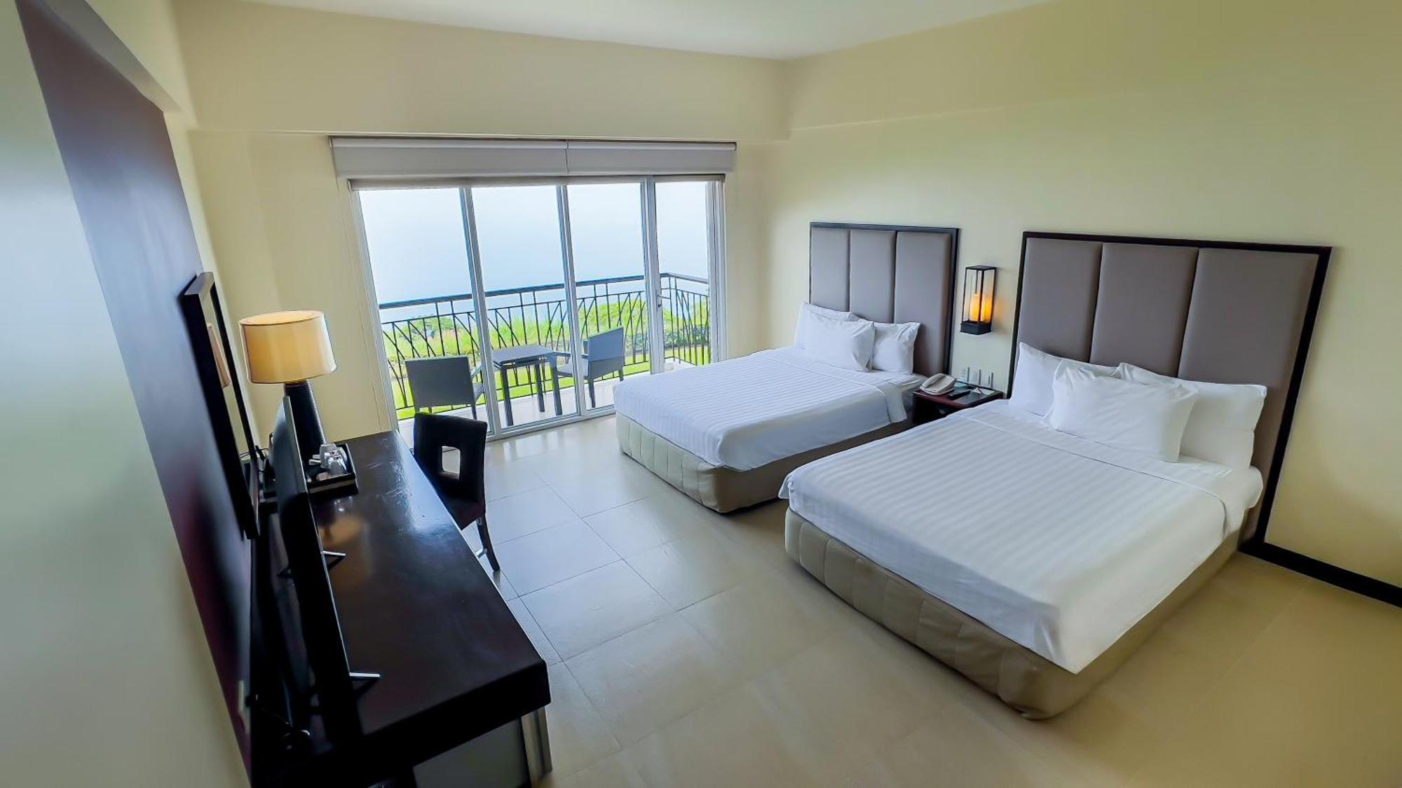 Taal Vista Hotel Tagaytay City Exterior foto A room at the hotel