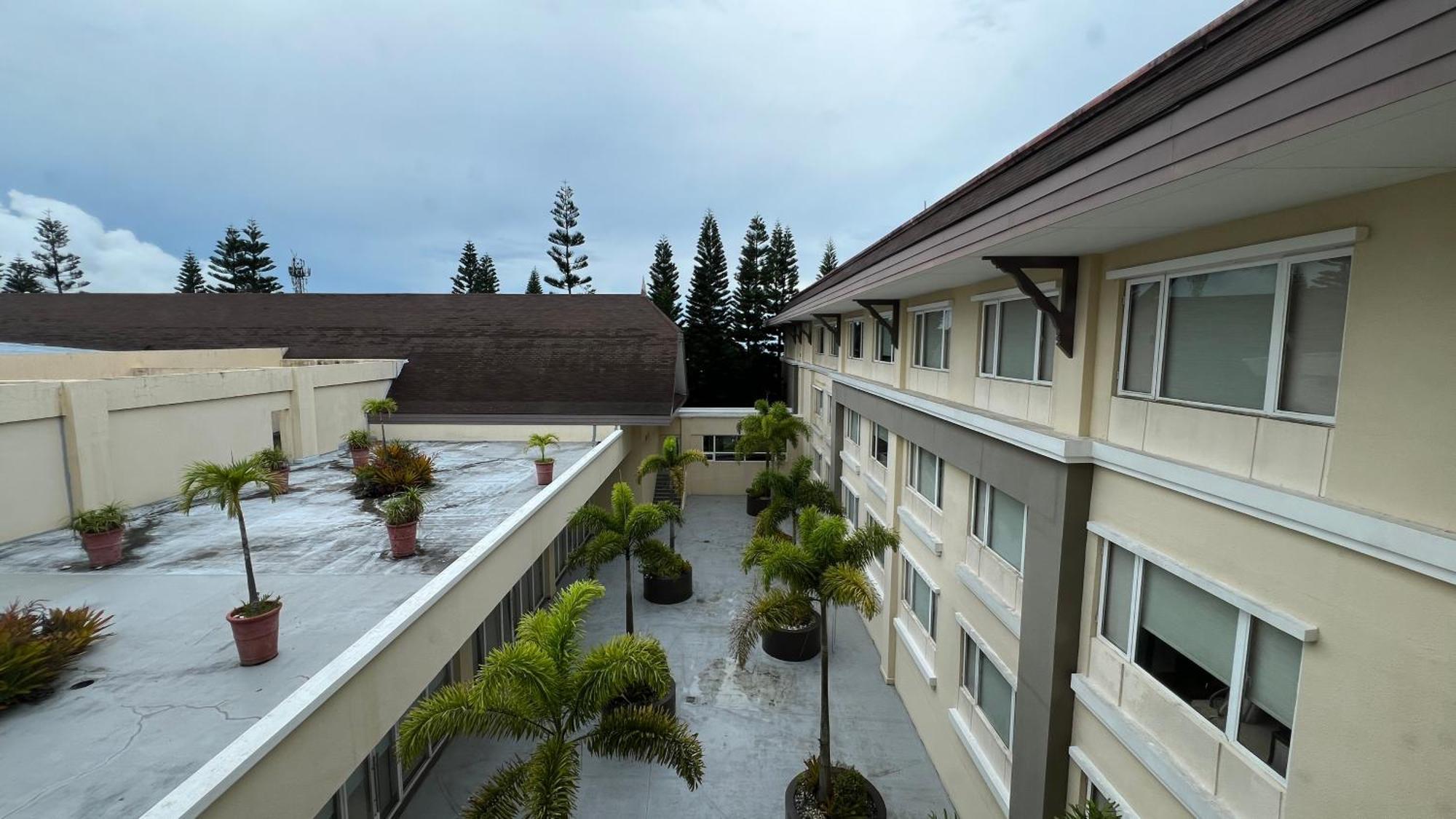 Taal Vista Hotel Tagaytay City Exterior foto The University of Hawaii at Hilo
