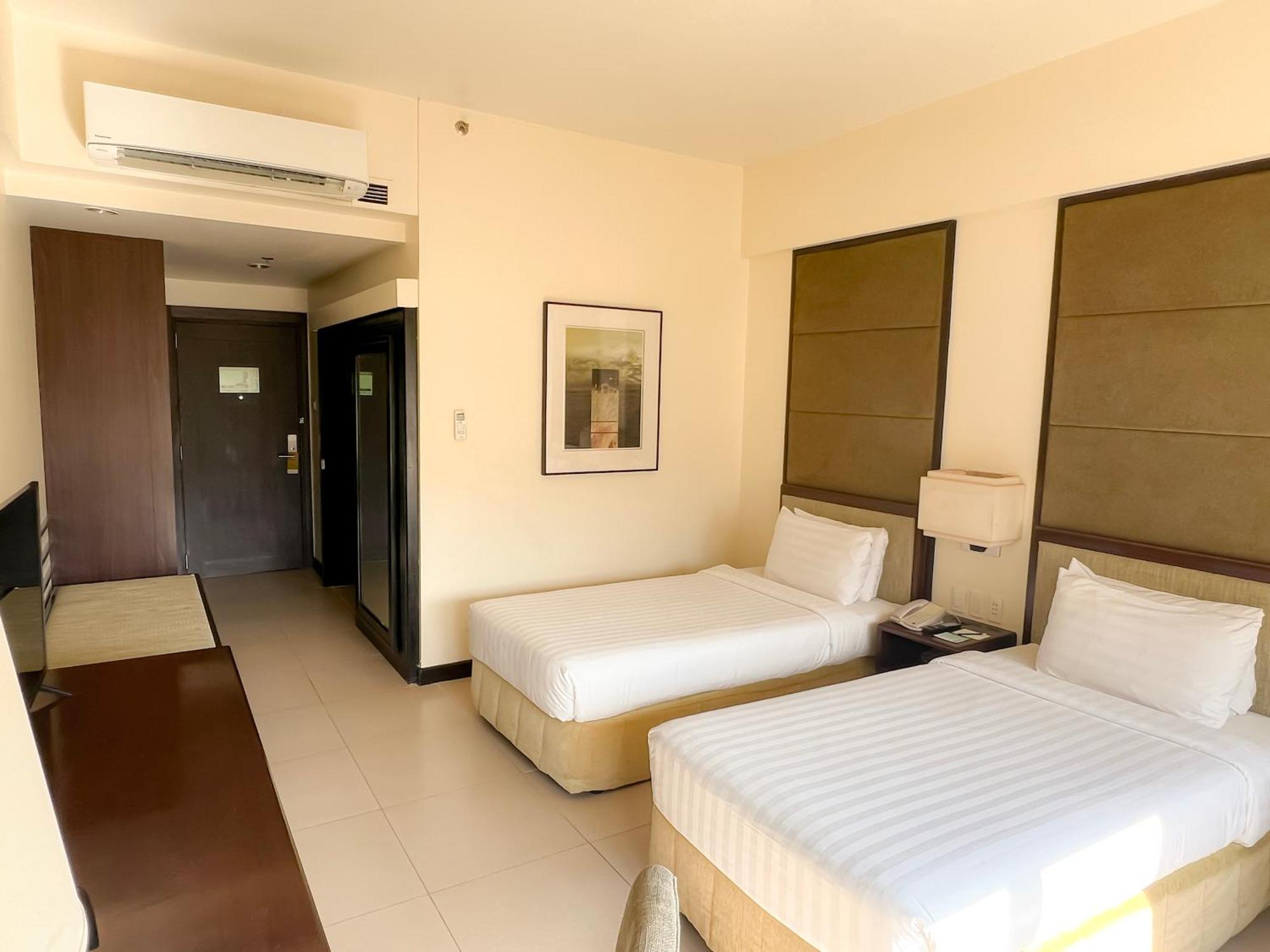 Taal Vista Hotel Tagaytay City Exterior foto Deluxe Room