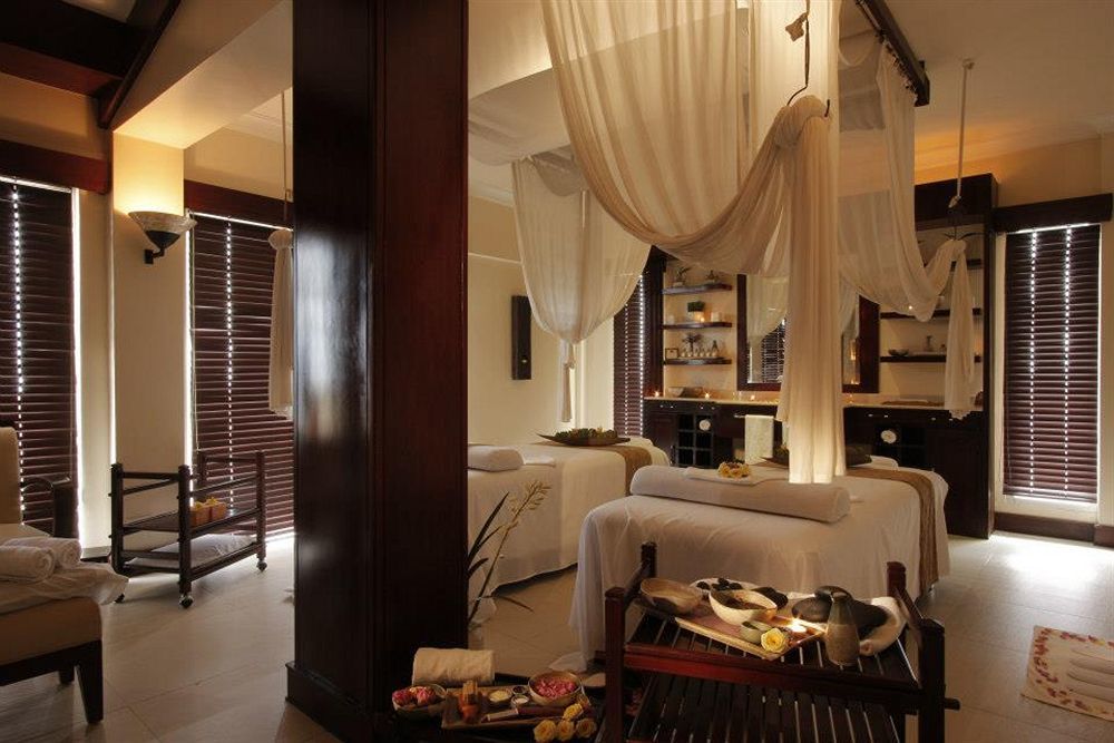 Taal Vista Hotel Tagaytay City Exterior foto A spa at the Four Seasons Resort, Seychelles