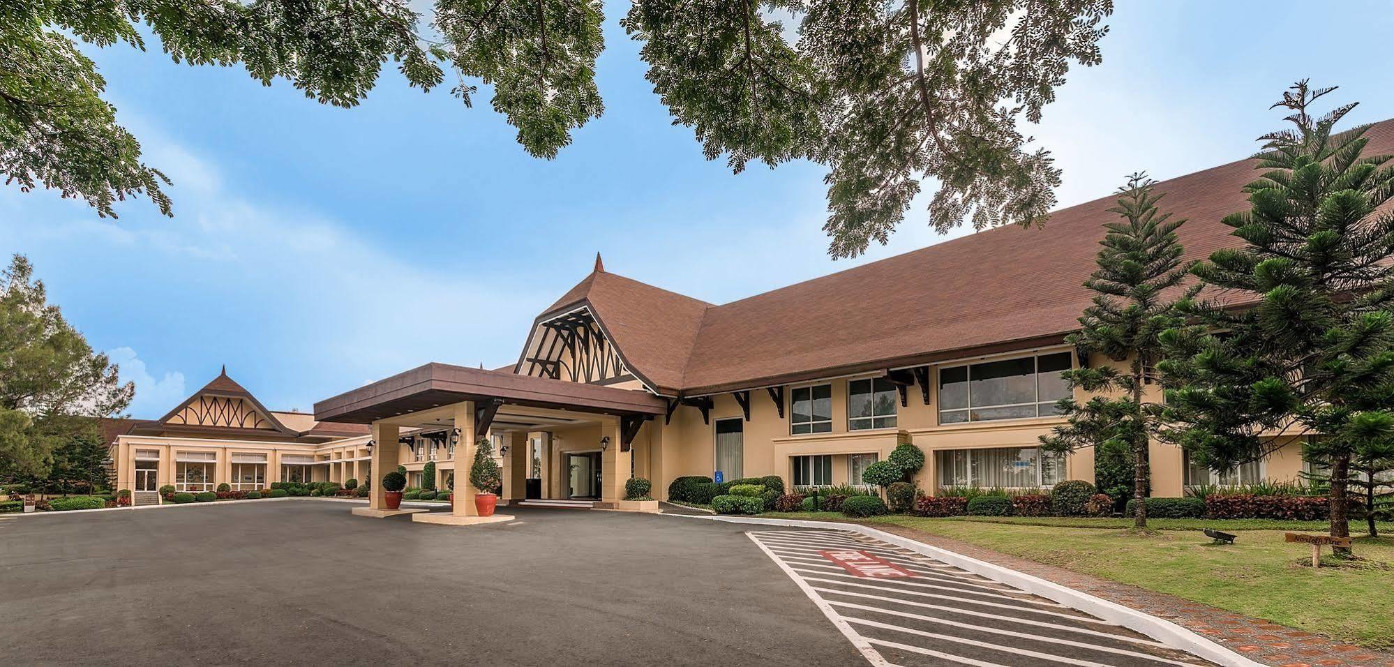 Taal Vista Hotel Tagaytay City Exterior foto The hotel's main entrance