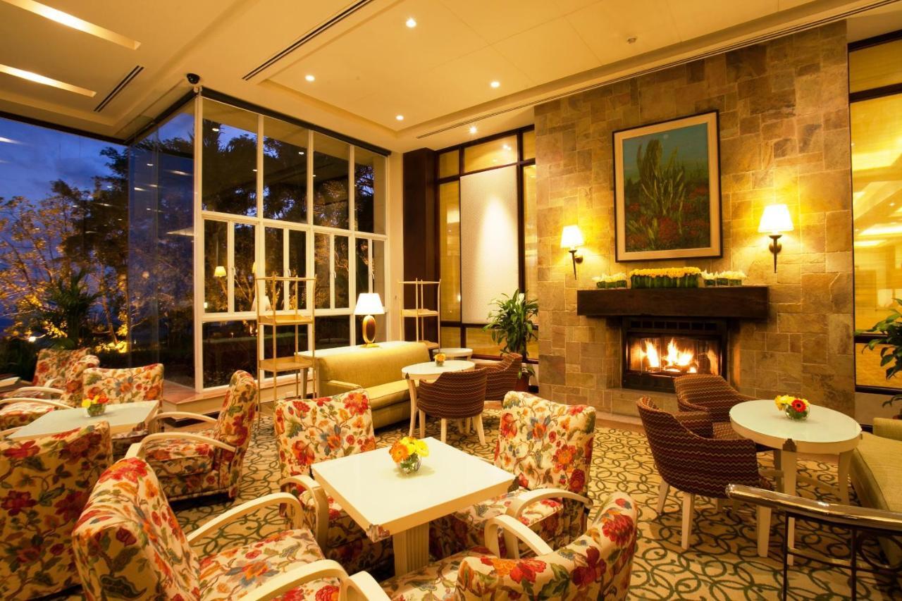 Taal Vista Hotel Tagaytay City Exterior foto The lobby